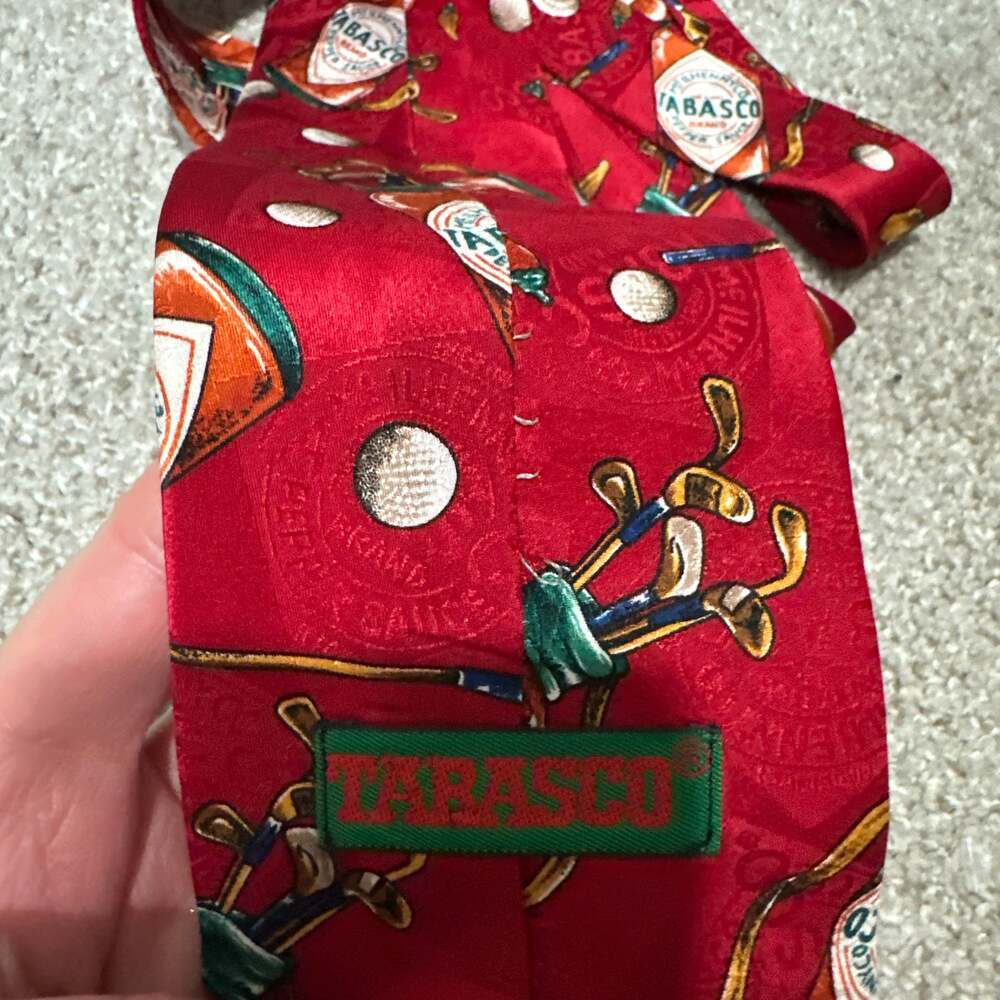 Tabasco Golf Theme Red Silk Men's Neck Tie Featuring Hot Sauce Golf Bags and Clu - Picture 4 of 4